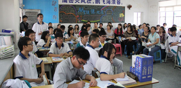 当今社会道德问题,你如何面对——高二4班主题班会