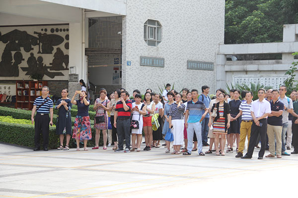 秋水润泽长空 笑靥唤醒校园 ——我校2017学年开学典礼暨奖学金颁奖仪式举行