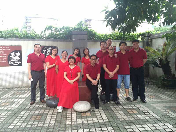 我校获得海珠区教育局颁发的2017届毕业班工作突出贡献奖