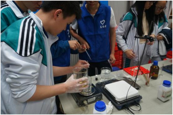 奇思妙想创造新材料——“材益”科学活动感受