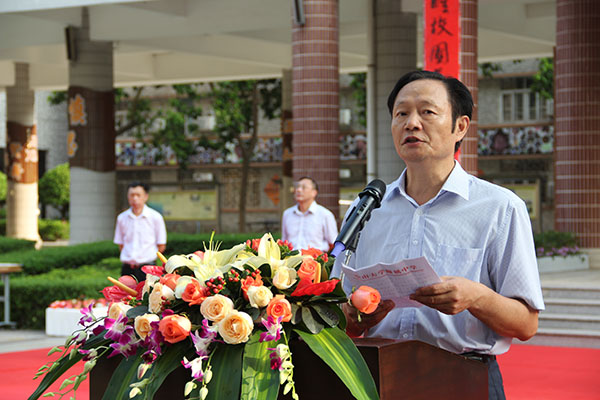 秋水润泽长空 笑靥唤醒校园 ——我校2017学年开学典礼暨奖学金颁奖仪式举行