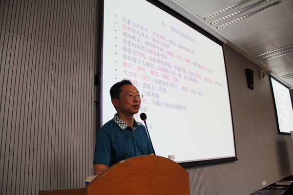 做言行得体自信大方的中附人