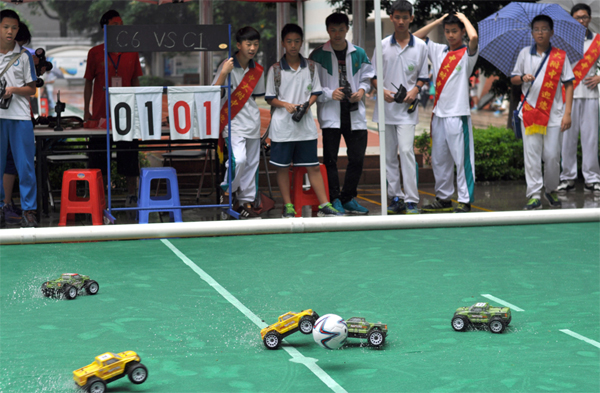 风雨无阻 少年赛车模 ——2015年全国青少年车辆模型锦标赛广州预选赛 暨广州市青少年车辆模型锦标赛成功举行