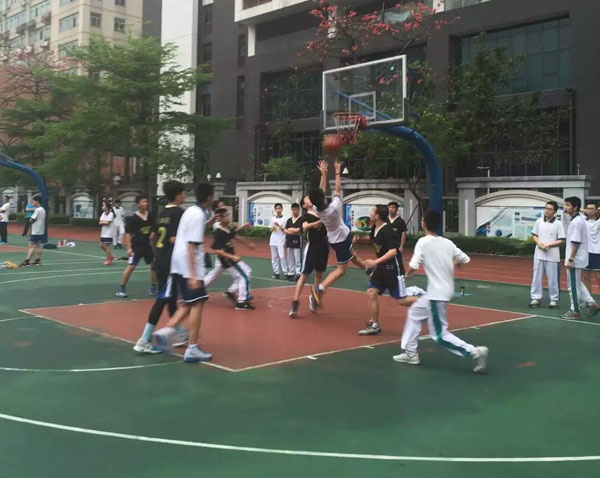 青春是操场上奔跑的我们——记初二年级篮球赛