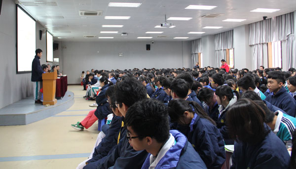 高中部举行散学典礼