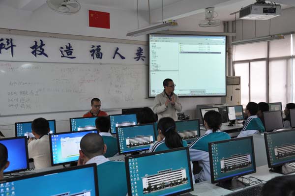 我校举办动画制作讲座 网易公司动画师受邀现场讲解