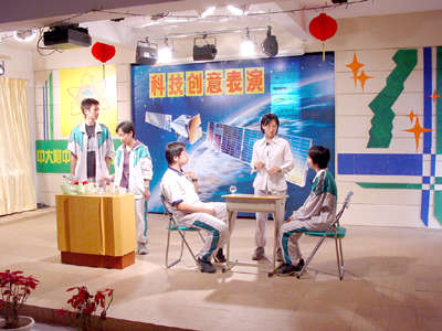 2、科技创意表演.jpg 