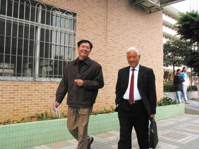 20计亮年院士来到学校