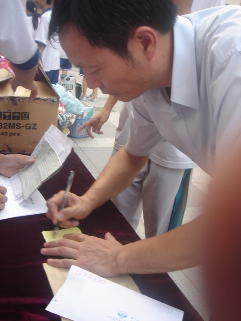 我校全体师生向乐昌灾区捐款仪式