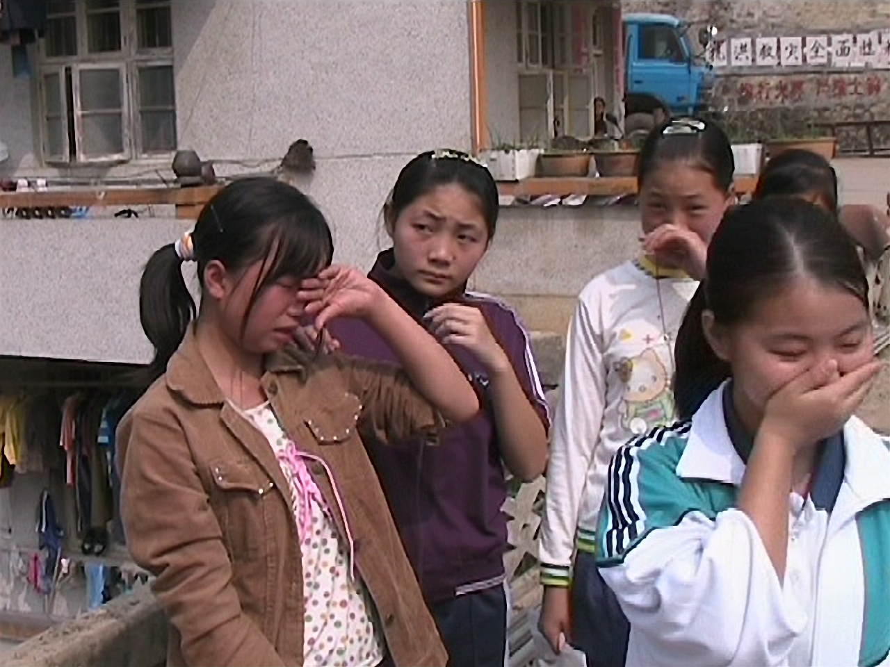 “乐昌行 两江情” 中大附中赴乐昌两江中学慰问受灾的学生