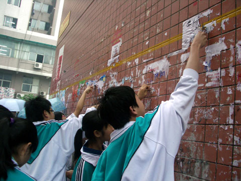 我校团员到到新港西街道学雷锋活动