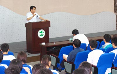 中山大学博士生导师周永章教授应邀来校作专题讲座