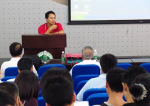 海珠区科技创新大赛教师培训大会在我校召开