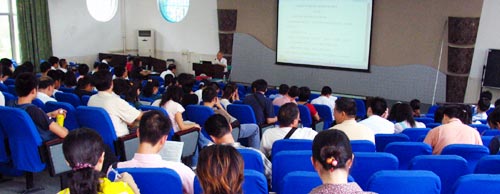 海珠区科技创新大赛教师培训大会在我校召开