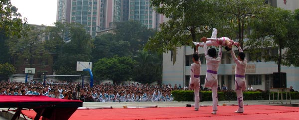 “心灵之声”来校演出震憾同学们的心灵