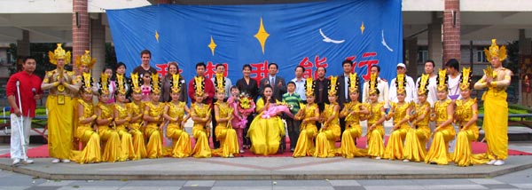 “心灵之声”来校演出震憾同学们的心灵