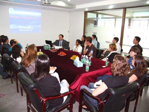 美国大学在读博士一行17人来我校访问交流