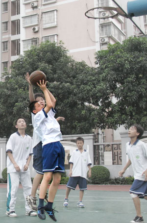 我校接纳３名地震灾区学生免费临时就读