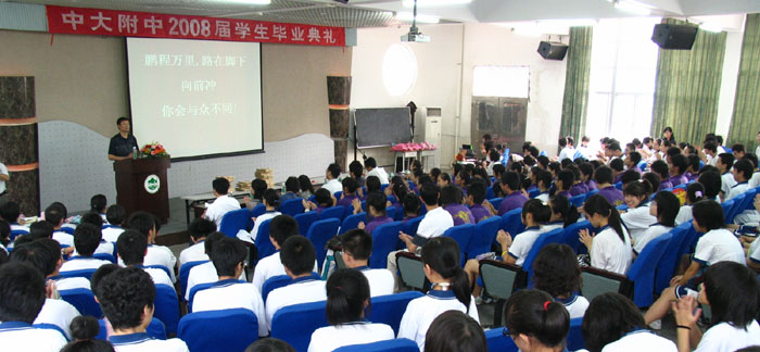 快讯:我校中考过半学生超700分