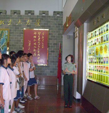 我校开展学生领袖素质拓展训练营活动