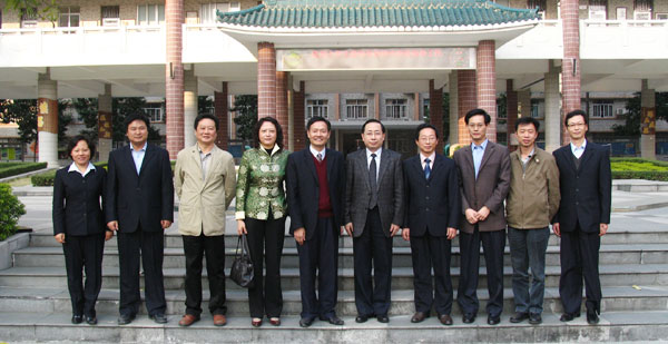 中山大学党委郑德涛书记到附中调研