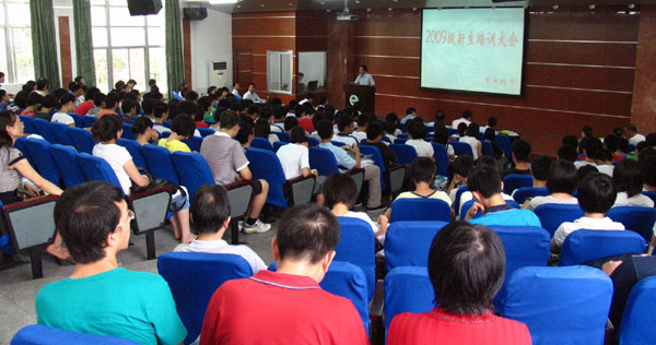 我校２００９级高一新生培训圆满结束