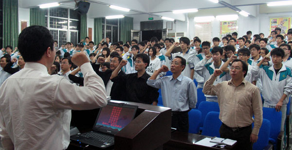 高三年级举行２０１０届高考百日誓师大会