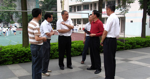 中山大学黄达人校长到附中视察校园安全工作