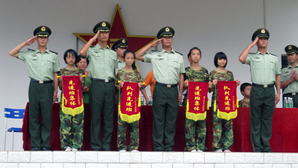 我校2010学年新生军训圆满结束