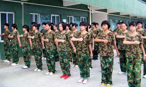 我校2010学年新生军训圆满结束