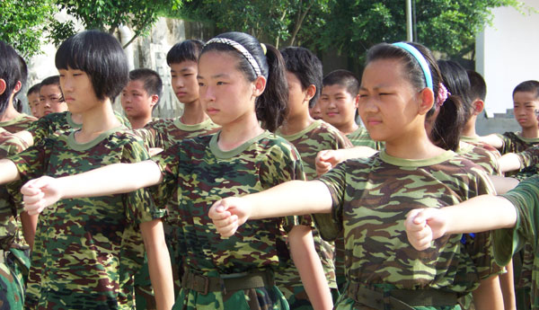 我校2010学年新生军训圆满结束