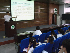 中山大学陈春声副校长来附中开讲座