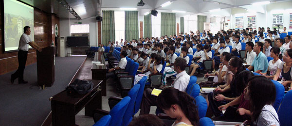 中山大学陈春声副校长来附中开讲座