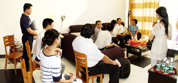 教师节期间我校两位教师受到区表彰