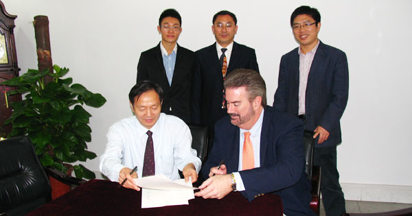 我校与美国卫斯理安学院签订合作协议