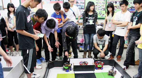 香港岭南衡怡纪念中学访问我校