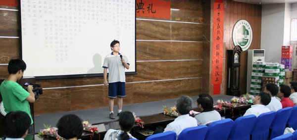 海阔凭鱼跃,天高任鸟飞——2011届高三毕业典礼记事