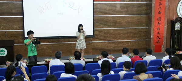 海阔凭鱼跃,天高任鸟飞——2011届高三毕业典礼记事