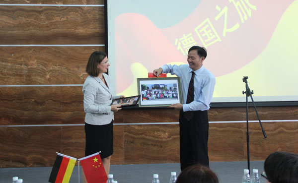 德国友好学校师生十六人到我校进行一周的交流活动
