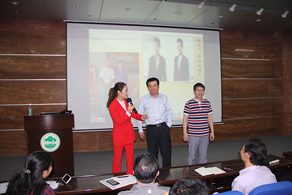 打造教师的第二张名片 ——第二次教师着装礼仪讲座轻松开讲