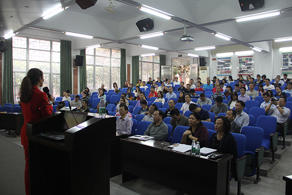 打造教师的第二张名片 ——第二次教师着装礼仪讲座轻松开讲