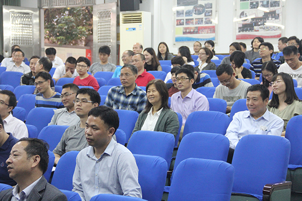 打造教师的第二张名片 ——第二次教师着装礼仪讲座轻松开讲