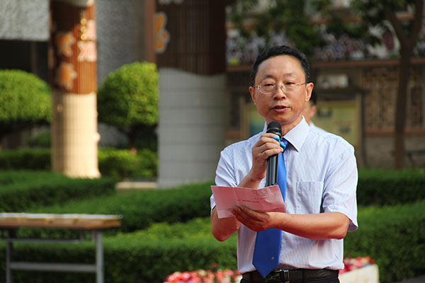 秋水润泽长空 笑靥唤醒校园 ——我校2017学年开学典礼暨奖学金颁奖仪式举行