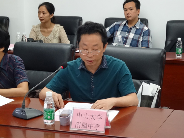 市教育局来我校进行少先队工作专项督查