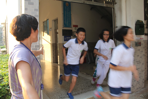 未雨绸缪：本学期第一次紧急疏散演练举行顺利