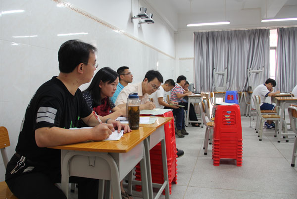 在交流学习中提升 ——武汉市26中来我校考察交流