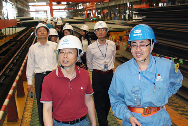 党支部组织党员参观广船国际龙穴造船有限公司
