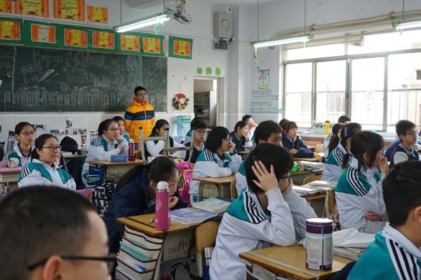 杨志军教授和初二7班同学畅谈地球科学