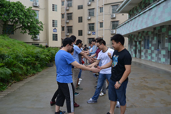 我校青年教师与中船公司员工联谊