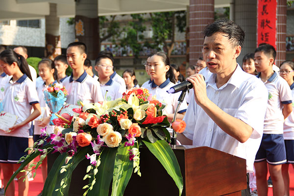 秋水润泽长空 笑靥唤醒校园 ——我校2017学年开学典礼暨奖学金颁奖仪式举行